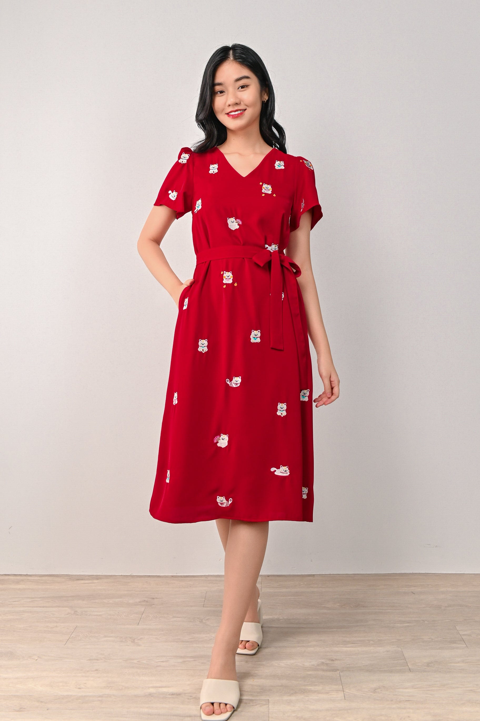 LUCKY CAT EMB. SLEEVED DRESS IN RED