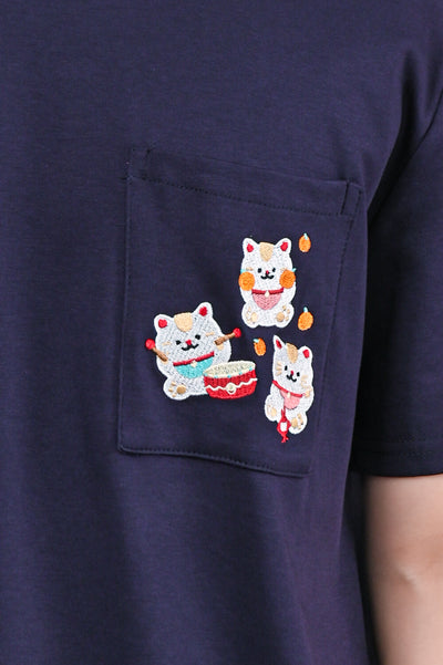 LUCKY CAT NAVY EMB. UNISEX TEE