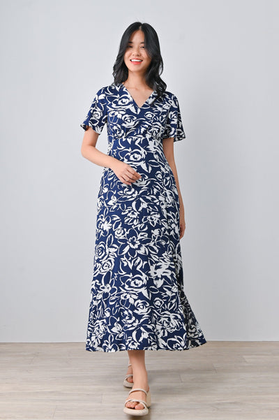 AWE Dresses KENNEDI MAXI DRESS IN NAVY FLORAL