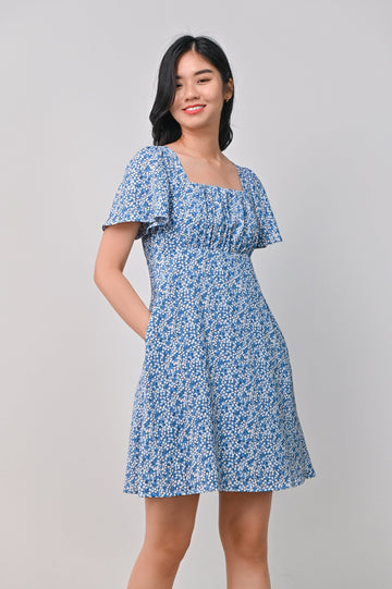 AWE Dresses LIANN FLORAL RUCHED DRESS IN BLUE