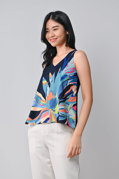 AWE Tops ORIENTAL FLOWERS TWO-WAY TOP IN NAVY