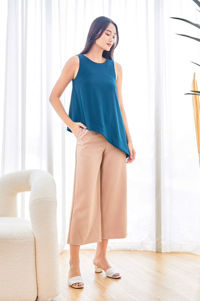AWE Tops SMITH SLANT-HEM TOP IN FOREST