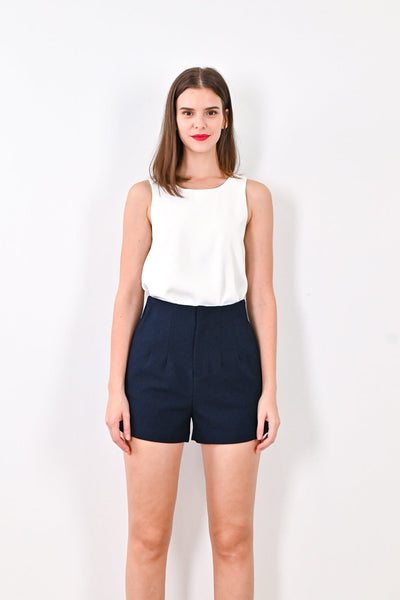 AWE Tops SUEE PLEAT SHORTS IN NAVY